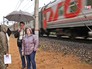 Железнодорожные пути проложили рядом с частными домами Железнодорожные пути проложили рядом с частными домами