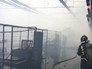 Пожарные на месте возгорания в цехе завода Пожарные на месте возгорания в цехе завода