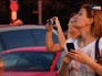 Люди смотрят на небо Люди смотрят на небо