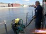 Водолазы проверяют газопровод на дне Москвы-реки Водолазы проверяют газопровод на дне Москвы-реки
