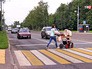 Женщина с коляской на пешеходном переходе Женщина с коляской на пешеходном переходе