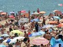 Отдыхающие на пляже в Испании Отдыхающие на пляже в Испании
