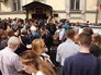 Люди, пришедшие к зданию суда поддержать режиссера Кирилла Серебренникова Люди, пришедшие к зданию суда поддержать режиссера Кирилла Серебренникова