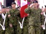 Военнослужащие армии Канады маршируют на параде в Киеве Военнослужащие армии Канады маршируют на параде в Киеве