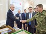 Сергей Собянин, врио губернатора Новгородской области Андрей Никитин и поисковики Сергей Собянин, врио губернатора Новгородской области Андрей Никитин и поисковики
