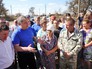 Глава МЧС Владимир Пучков и пострадавшие от пожаров жители Волгоградской области Глава МЧС Владимир Пучков и пострадавшие от пожаров жители Волгоградской области