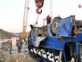 Операция по подъему упавшего в море автобуса со строителями Операция по подъему упавшего в море автобуса со строителями