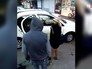 Таксист заставляет пассажиров умыться зеленкой Таксист заставляет пассажиров умыться зеленкой