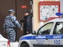 Сотрудники полиции у ОВД "Китай-город" в Москве, куда доставлен обвиняемый в хулиганстве бизнесмен Умар Джабраилов Сотрудники полиции у ОВД "Китай-город" в Москве, куда доставлен обвиняемый в хулиганстве бизнесмен Умар Джабраилов
