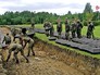 Немецкие военные проводят перезахоронения останков погибших в ВОВ Немецкие военные проводят перезахоронения останков погибших в ВОВ