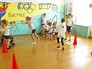Дети занимаются физкультурой Дети занимаются физкультурой