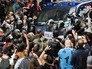 Полиция Италии разгоняет митинг в Каталонии Полиция Италии разгоняет митинг в Каталонии