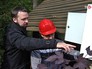 Электрики отключают ток у должника Электрики отключают ток у должника