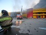 Пожарные на месте возгорания на строительном рынке "Синдика" Пожарные на месте возгорания на строительном рынке "Синдика"