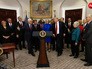 Дональд Трамп подписывает указ о реформе здравоохранения Дональд Трамп подписывает указ о реформе здравоохранения