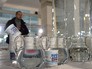 Образец очищенной питьевой воды на Рублевской станции водоподготовки в Москве Образец очищенной питьевой воды на Рублевской станции водоподготовки в Москве