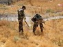 Сирийские саперы разминируют поселок Сирийские саперы разминируют поселок