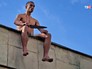 Пётр Павленский на здании Центра судебной психиатрии им. Сербского Пётр Павленский на здании Центра судебной психиатрии им. Сербского