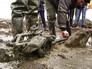 Поисковики на месте раскопок самолета времен ВОВ Поисковики на месте раскопок самолета времен ВОВ
