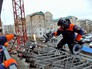 Спасатели МЧС на месте обрушения в строящемся доме в Саранске Спасатели МЧС на месте обрушения в строящемся доме в Саранске