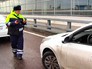 Инспекторы ДПС проверяют таксистов Инспекторы ДПС проверяют таксистов
