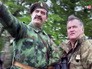 Генерал Ратко Младич (справа) во время Гражданской войны в Югославии Генерал Ратко Младич (справа) во время Гражданской войны в Югославии