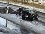 Водитель Владимир Бельский держит мальчика Водитель Владимир Бельский держит мальчика