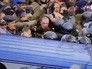 Протестующие напали бойцов СБУ перевозящих Михаила Саакашвили Протестующие напали бойцов СБУ перевозящих Михаила Саакашвили