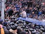 Протестующие напали на бойцов СБУ перевозящих Михаила Саакашвили Протестующие напали на бойцов СБУ перевозящих Михаила Саакашвили