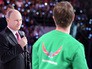 Президент России Владимир Путин вручает премию "Доброволец России-2017" Президент России Владимир Путин вручает премию "Доброволец России-2017"