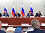 Владимир Путин на совещании по вопросам развития проектов производства сжиженного природного газа Владимир Путин на совещании по вопросам развития проектов производства сжиженного природного газа