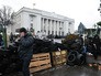 Сторонники экс-президента Грузии, Михаила Саакашвили строят баррикады в палаточном городке у здания Верховной Рады Украины в Киеве Сторонники экс-президента Грузии, Михаила Саакашвили строят баррикады в палаточном городке у здания Верховной Рады Украины в Киеве