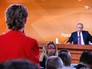 Ксения Собчак задает вопрос Владимиру Путину на большой пресс-конференции Ксения Собчак задает вопрос Владимиру Путину на большой пресс-конференции