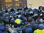 Столкновения протестующих и бойцов нацгвардии Украины Столкновения протестующих и бойцов нацгвардии Украины