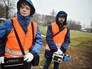 Специалисты замеряют степень загрязненности воздуха Специалисты замеряют степень загрязненности воздуха