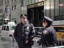 Полиция США на фоне Башни Трампа (Trump tower) Полиция США на фоне Башни Трампа (Trump tower)