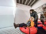 Люди катаются с горки Люди катаются с горки