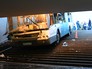 Автобус въехал в подземный переход у станции метро "Славянский бульвар" в Москве Автобус въехал в подземный переход у станции метро "Славянский бульвар" в Москве