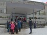 Дети у школы Дети у школы