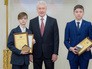 Собянин вручил награды заслуженным москвичам Собянин вручил награды заслуженным москвичам