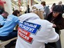 Жители Симферополя в пункте сбора подписей по выдвижению Владимира Путина на президентских выборах в 2018 году Жители Симферополя в пункте сбора подписей по выдвижению Владимира Путина на президентских выборах в 2018 году