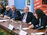Владимир Путин на встрече с руководителями российских печатных СМИ и информационных агентств в редакции газеты "Комсомольская правда" Владимир Путин на встрече с руководителями российских печатных СМИ и информационных агентств в редакции газеты "Комсомольская правда"