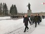Владимир Путин на Пискаревском кладбище Владимир Путин на Пискаревском кладбище