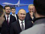 Президент России Владимир Путин во время общения с сотрудниками Казанского авиационного завода имени С.П. Горбунова. Президент России Владимир Путин во время общения с сотрудниками Казанского авиационного завода имени С.П. Горбунова.