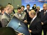 Владимир Путин оставляет автограф на фотографии нового сверхзвукового стратегического бомбардировщика-ракетоносца "Ту-160М" Владимир Путин оставляет автограф на фотографии нового сверхзвукового стратегического бомбардировщика-ракетоносца "Ту-160М"