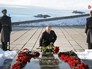 Владимир Путин возлагает цветы к монументу в честь 75-летия победы в Сталинградской битве Владимир Путин возлагает цветы к монументу в честь 75-летия победы в Сталинградской битве