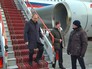 Президент России Владимир Путин спускается по трапу самолета Президент России Владимир Путин спускается по трапу самолета