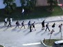 Эвакуация подростков из школы, где велась стрельба Эвакуация подростков из школы, где велась стрельба