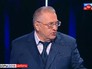 Ксения Собчак облила водой Владимира Жириновского во время дебатов на телеканале "Россия1" Ксения Собчак облила водой Владимира Жириновского во время дебатов на телеканале "Россия1"