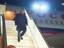 Владимир Путин спускается по трапу Владимир Путин спускается по трапу
